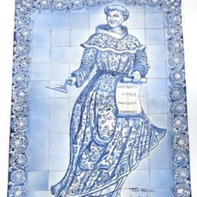 Desenhos de Tom Maia em azulejos